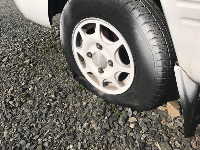 車のタイヤがパンク 修理はできる 代金と注意点とは タイヤ専門店の元店長がおススメする 後悔しないタイヤ選びとカーライフサポート